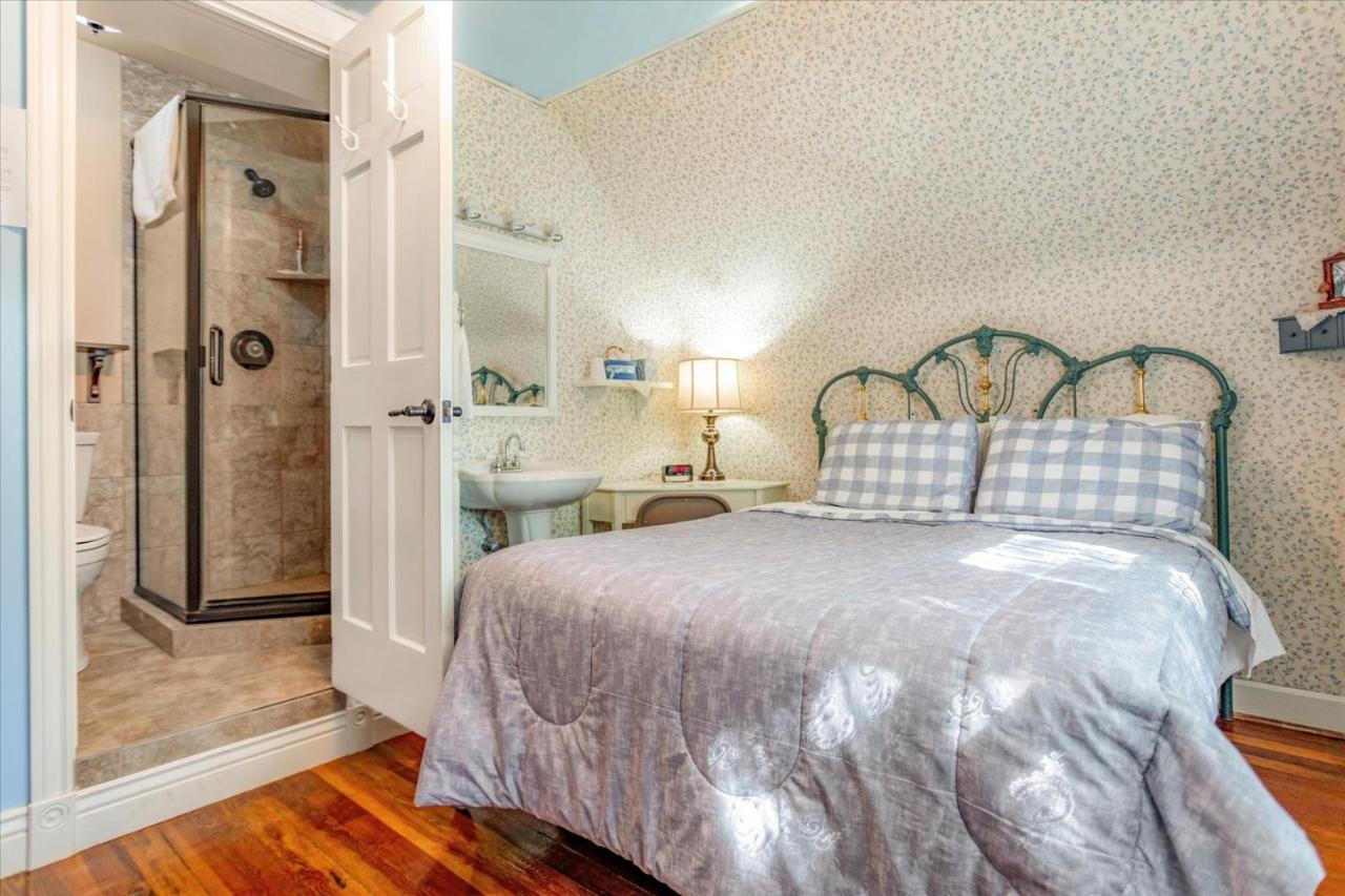 Bed and Breakfast The Silk Pincushion (Adults Only) Golden Exteriér fotografie