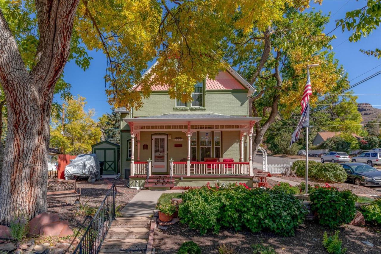 Bed and Breakfast The Silk Pincushion (Adults Only) Golden Exteriér fotografie